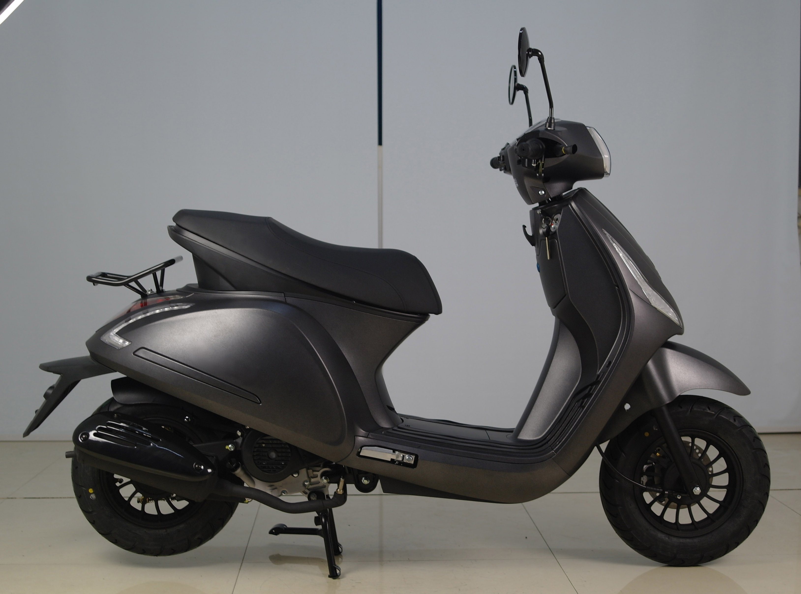 Nuevo modelo de scooter de gas de 50 cc y 125 cc con euro CEE